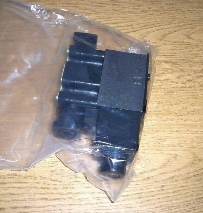 NIB  PARKER  D1VW030BNYCH DIRECTIONAL CONTROL VALVE  D1VW030BNYCH NEW