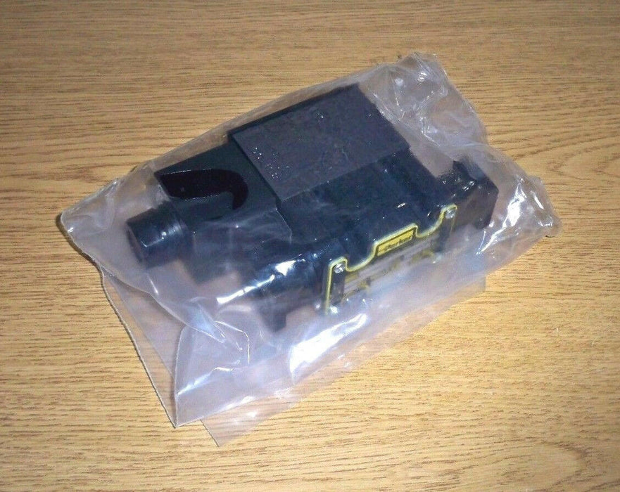 NIB  PARKER  D1VW030BNYCH DIRECTIONAL CONTROL VALVE  D1VW030BNYCH NEW